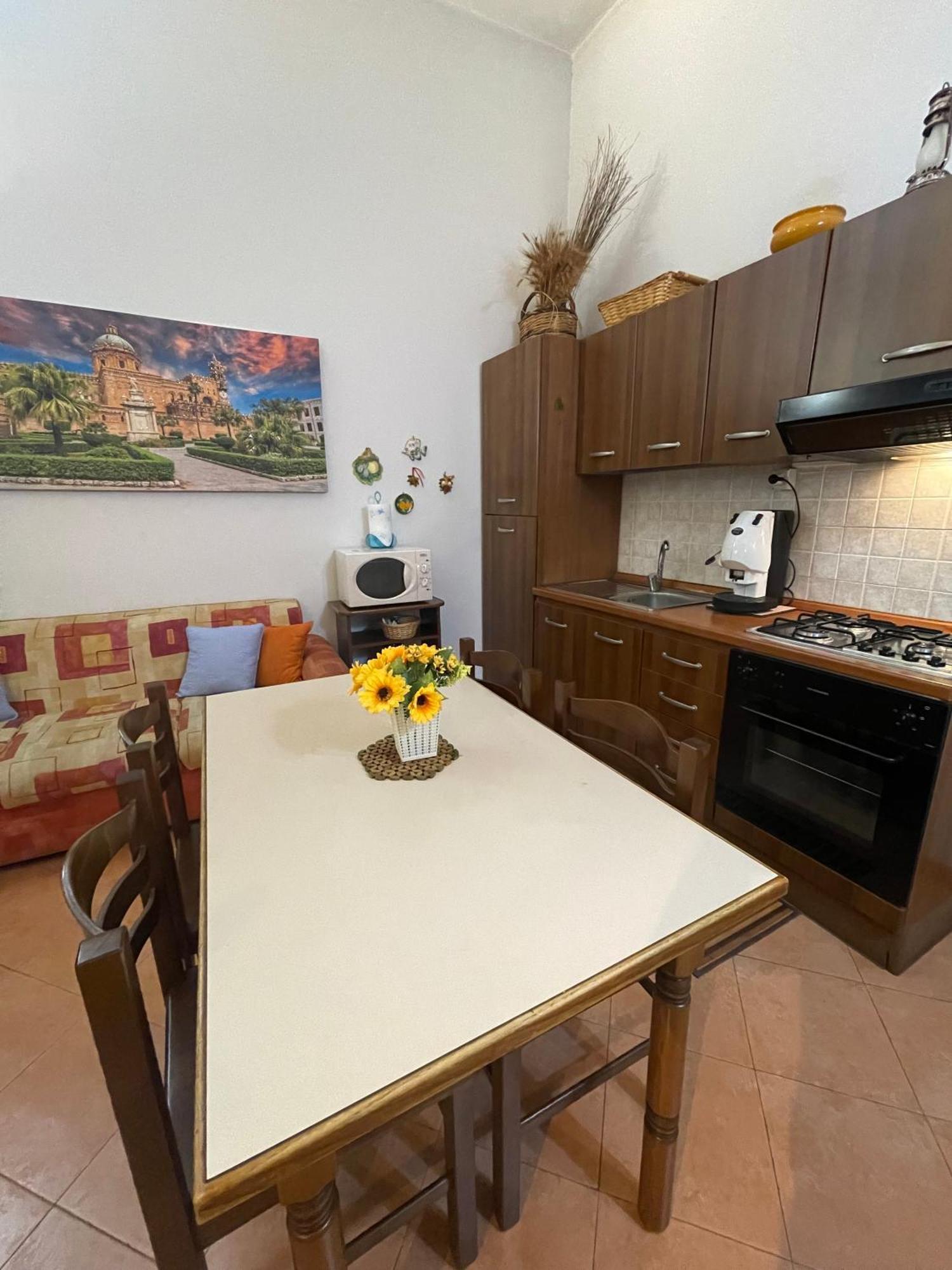 Hola Cathedral House Cadorna Apartment ปาแลร์โม ภายนอก รูปภาพ